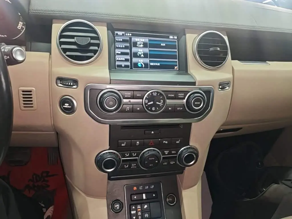 Land Rover Discovery 2016 — Photo 13/20