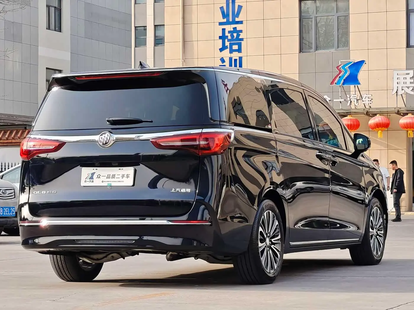 Buick GL8 2022 — Photo 7/18