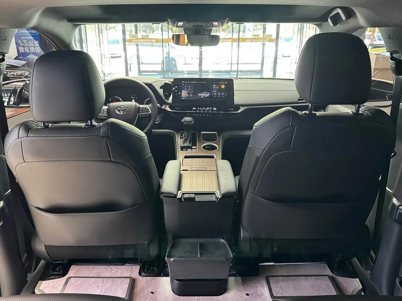 Toyota Sienna 2025 — Фото 15/17