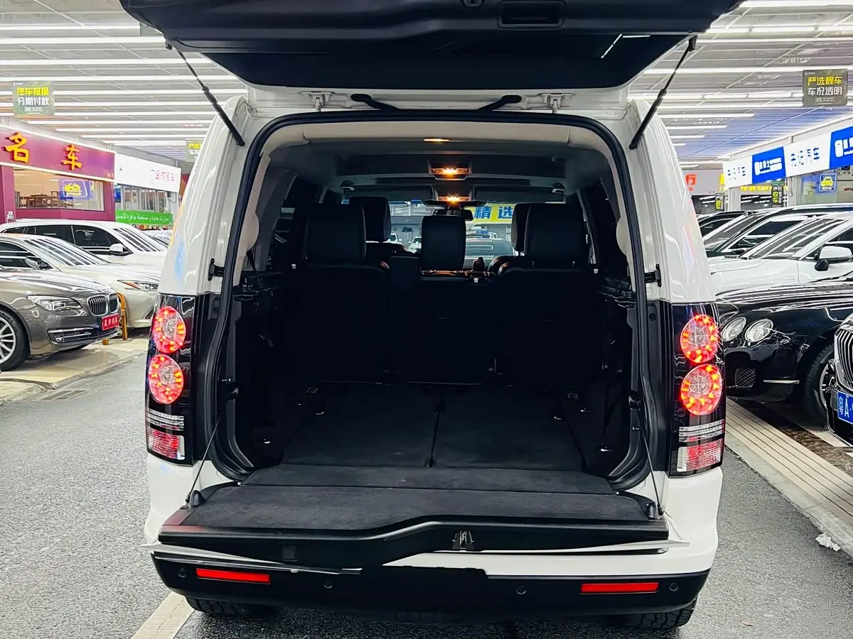 Land Rover Discovery 2016 — Photo 20/20