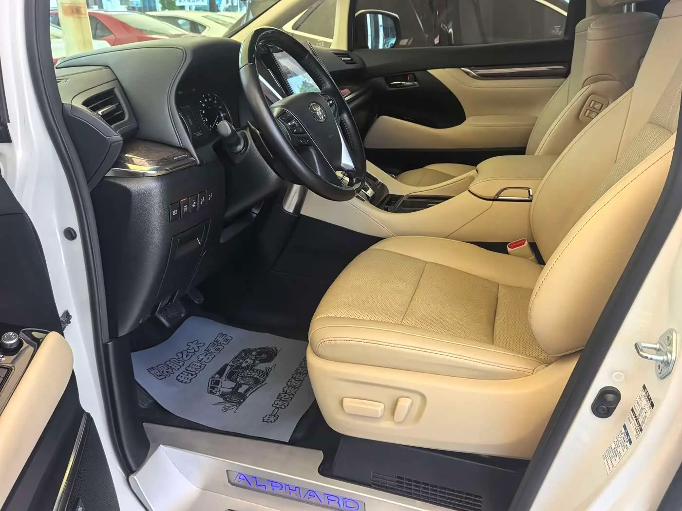 Toyota Alphard 2022 — Photo 10/20