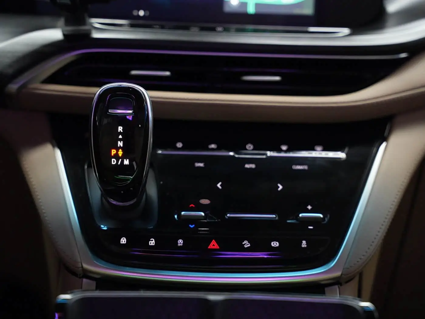 Buick GL8 2021 — ფოტო 8/20