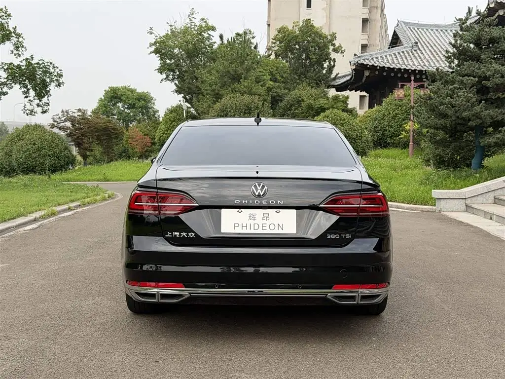Volkswagen Phideon 2023 — Фото 5/9