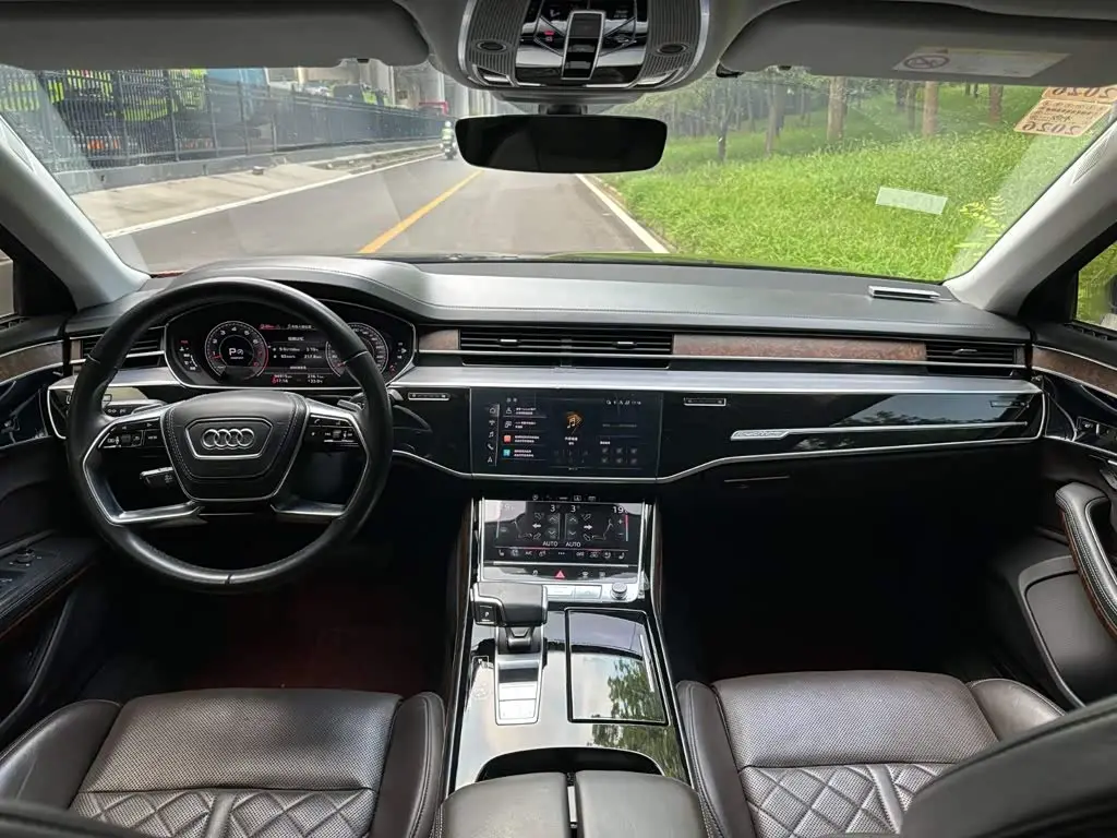 Audi A8 2022 — Photo 8/15