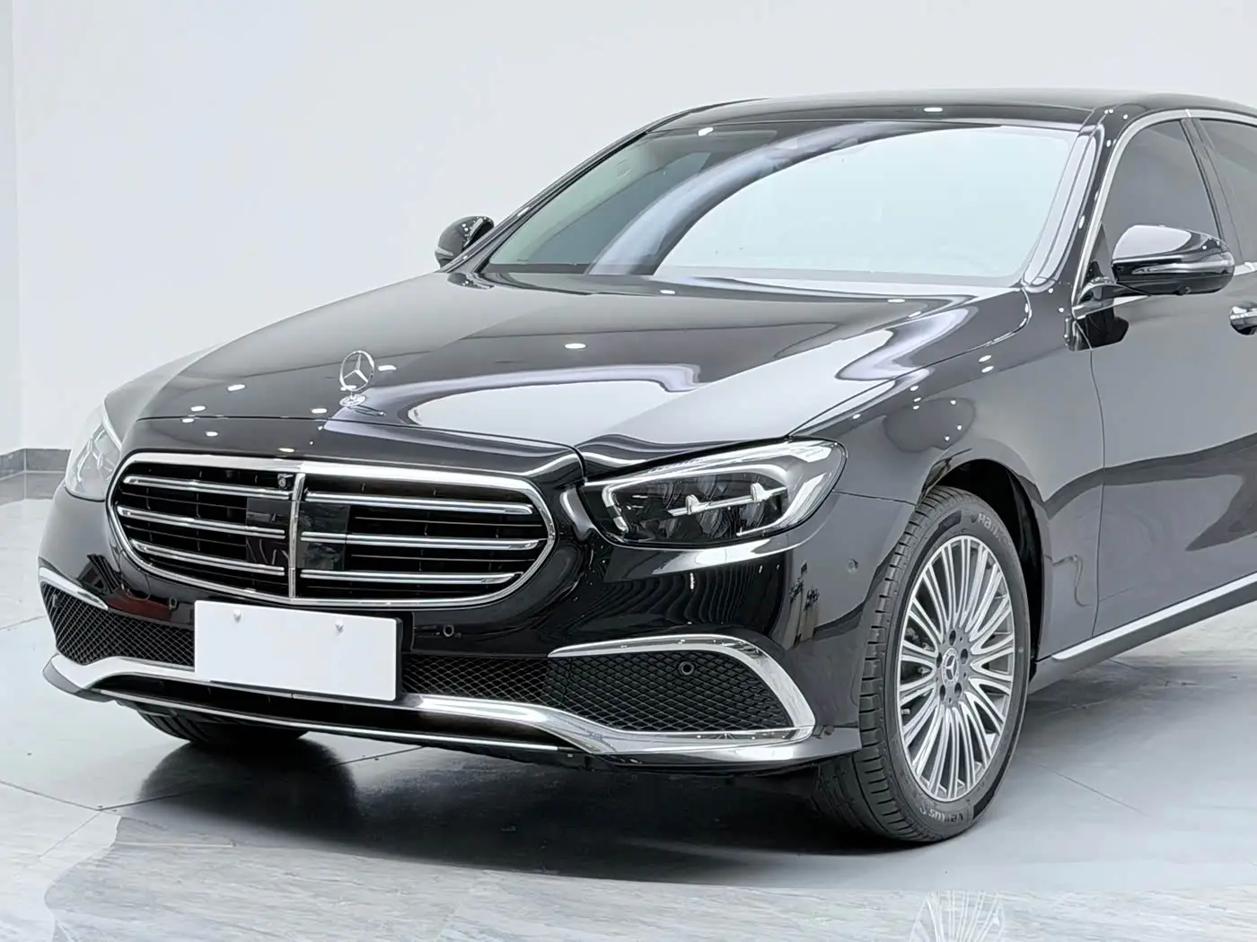 Mercedes-Benz E-Class 2023 — Photo 12/20