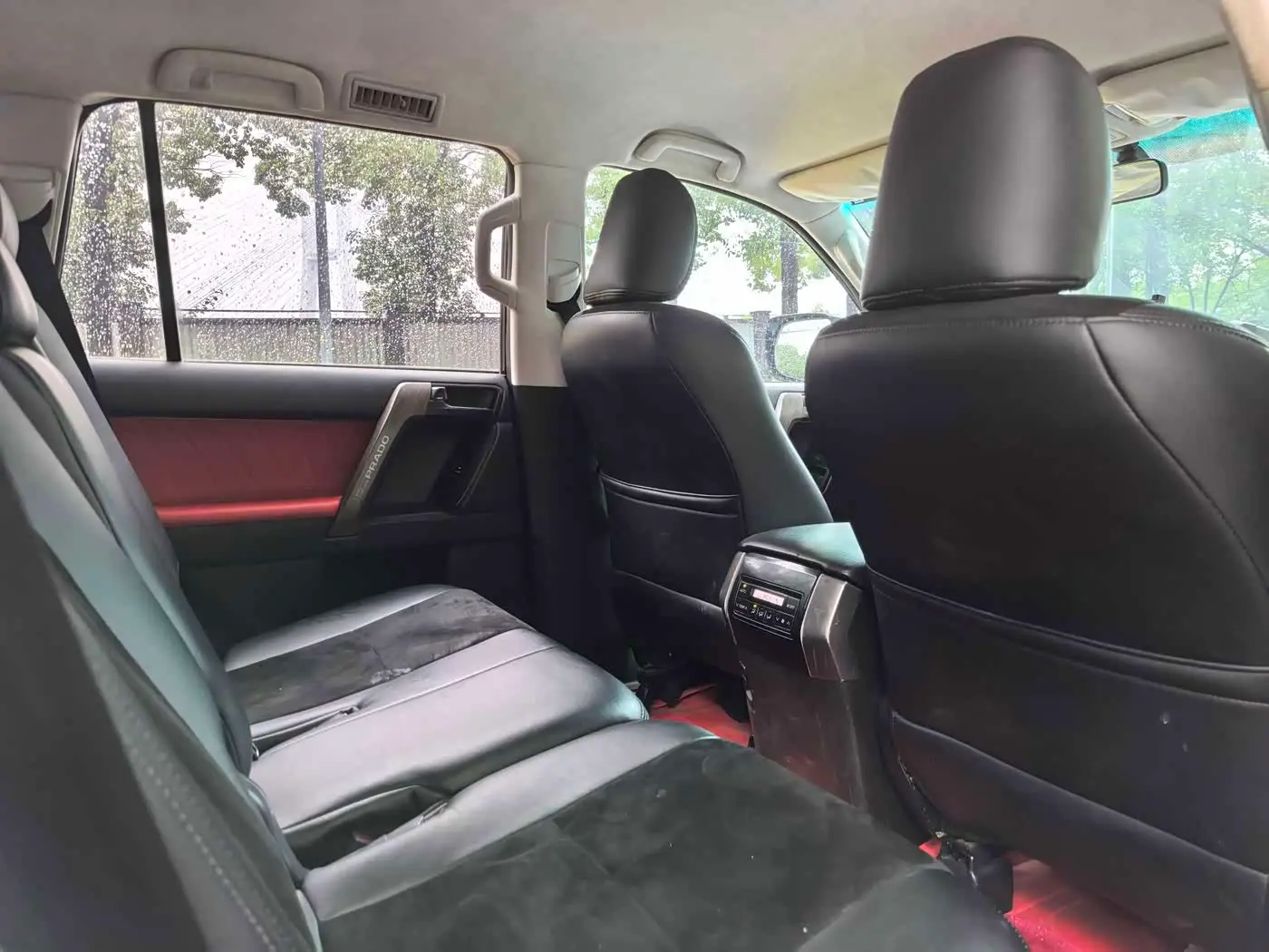 Toyota Prado 2013 — Photo 6/9