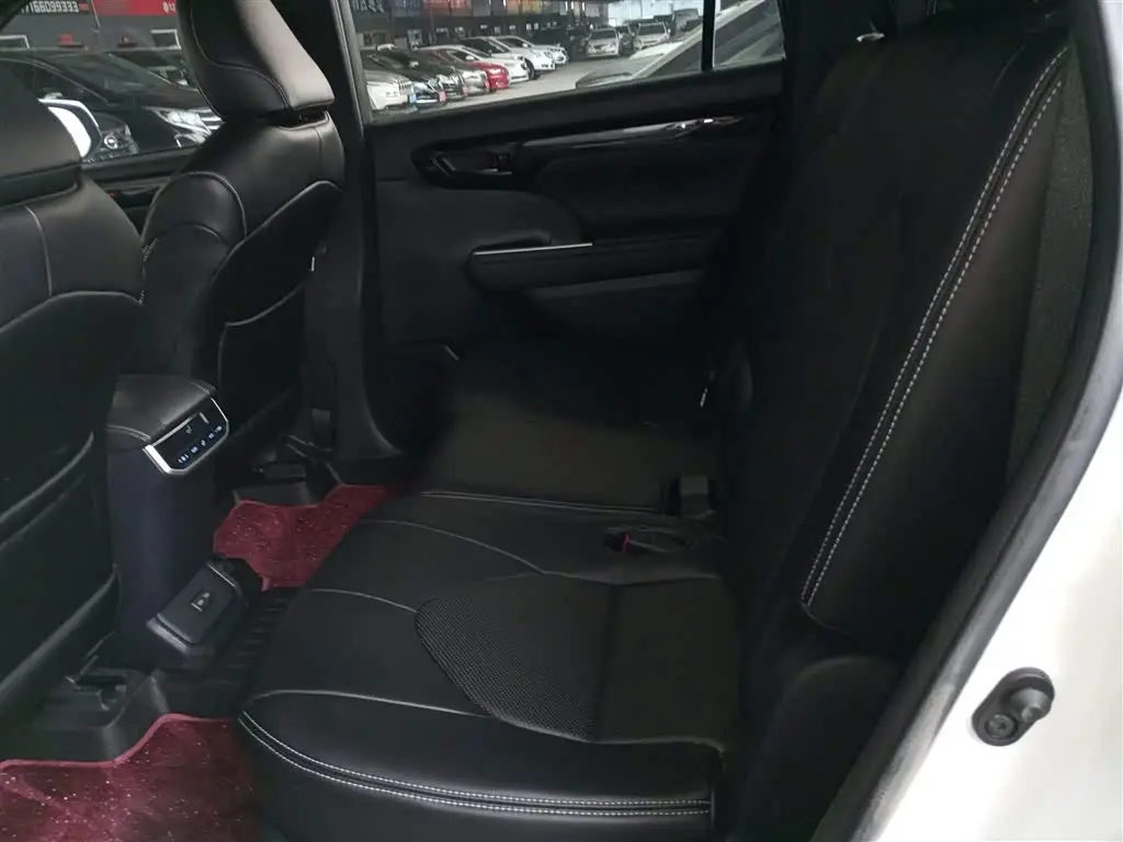 Toyota Crown Kluger 2021 — Photo 13/20