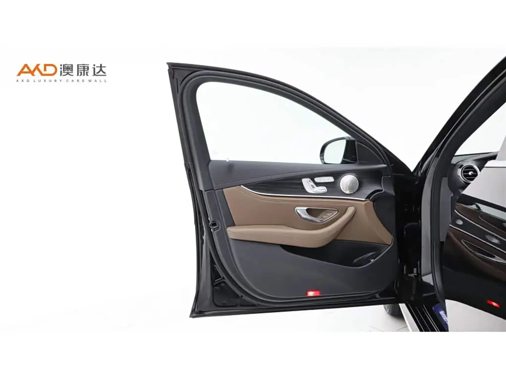 Mercedes-Benz E-Class 2024 — Photo 10/10
