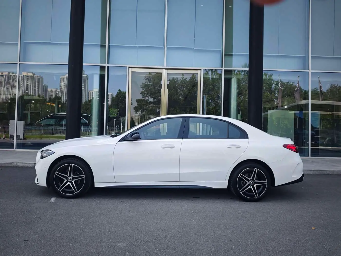 Mercedes-Benz C-Class 2025 — Фото 8/20