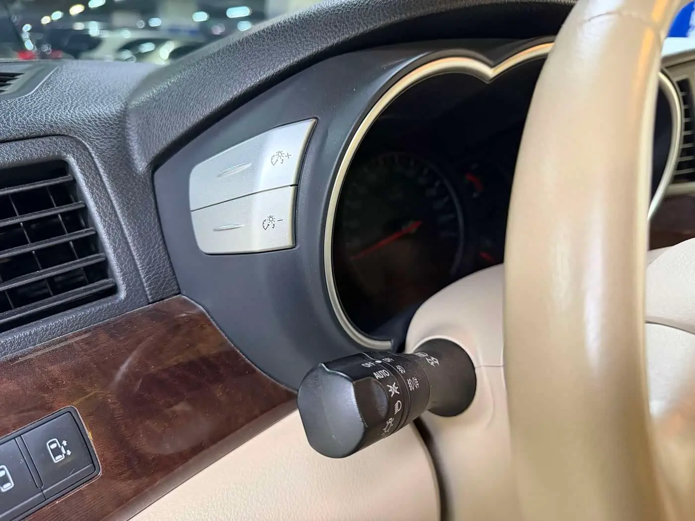 Nissan Quest 2018 — Фото 15/20