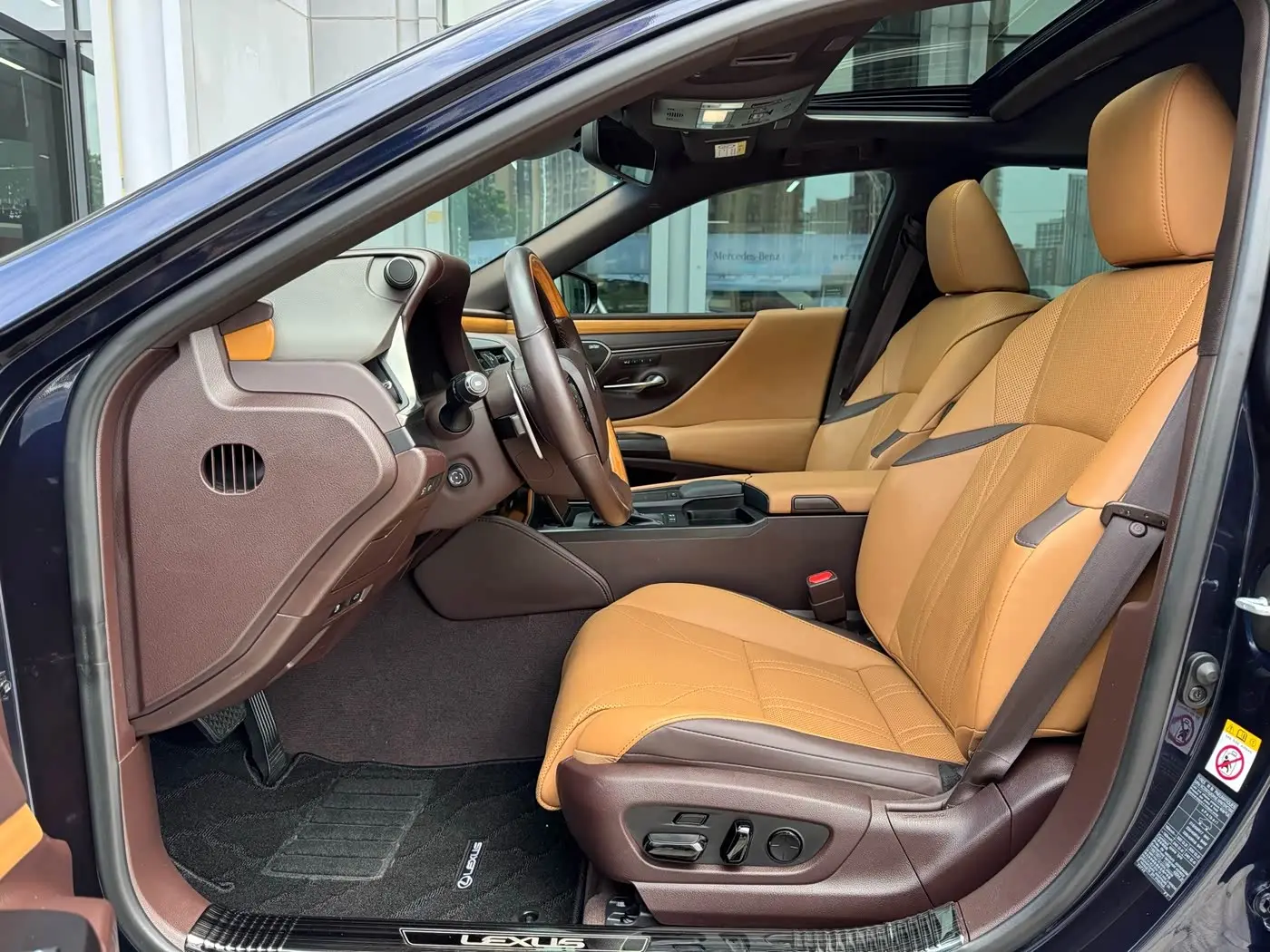 Lexus ES 2018 — Photo 7/12