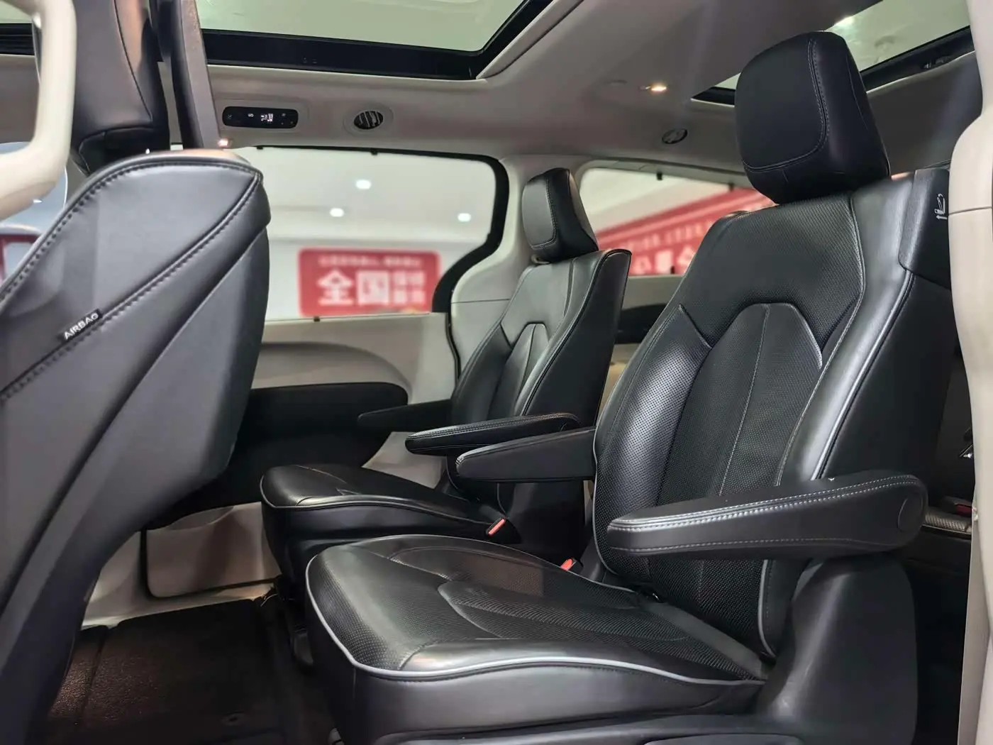 Chrysler Grand Voyager 2019 — Photo 20/20