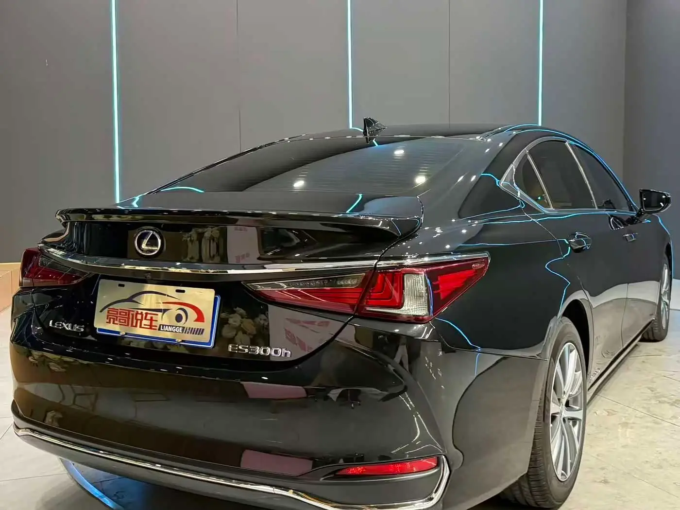Lexus ES 2020 — Фото 8/12