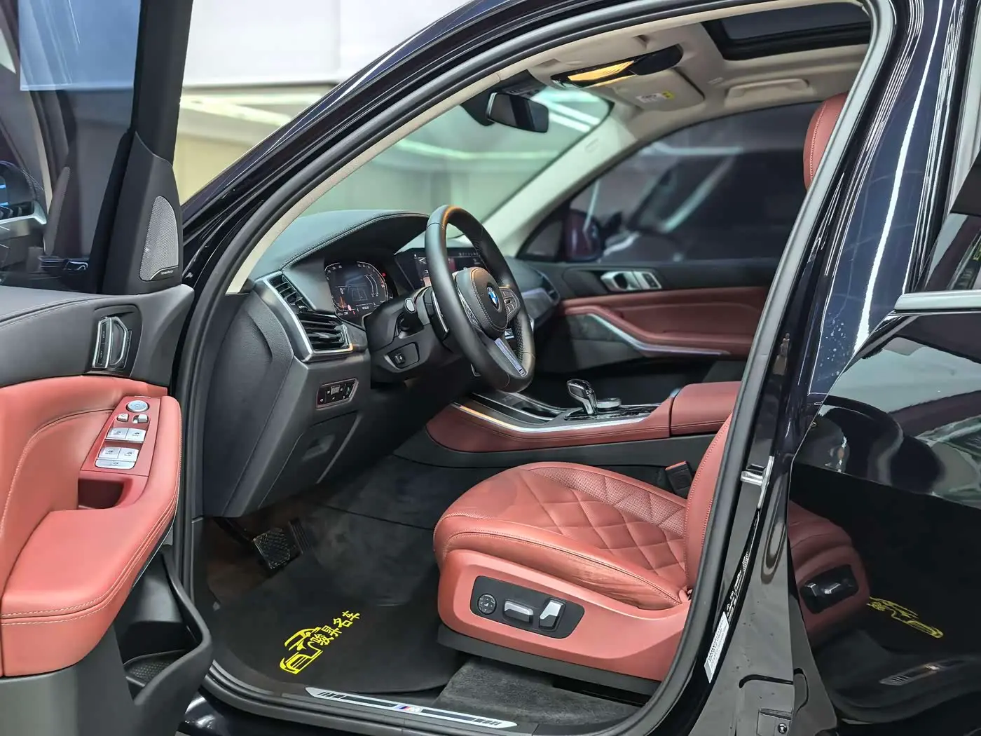 BMW X5 2023 — Фото 10/20
