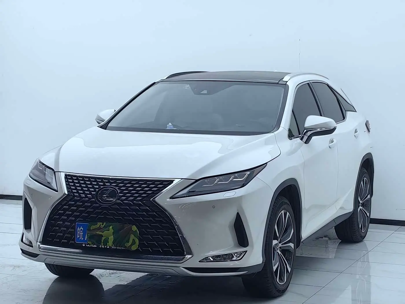 Lexus RX 2022 — Photo 1/20