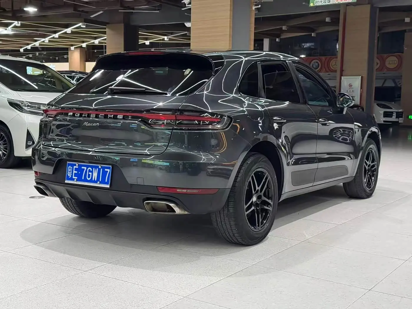 Porsche Macan 2019 — Фото 10/11
