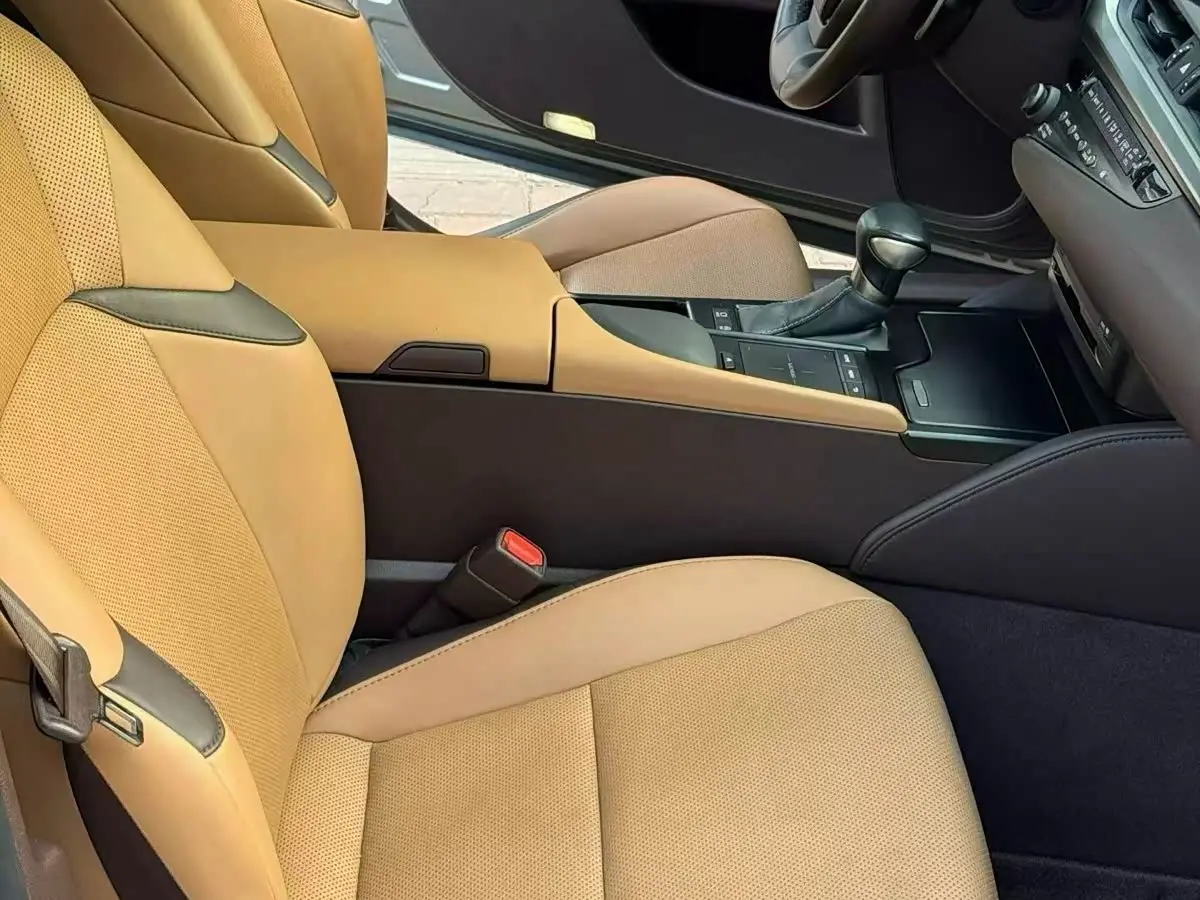 Lexus ES 2020 — Photo 4/9