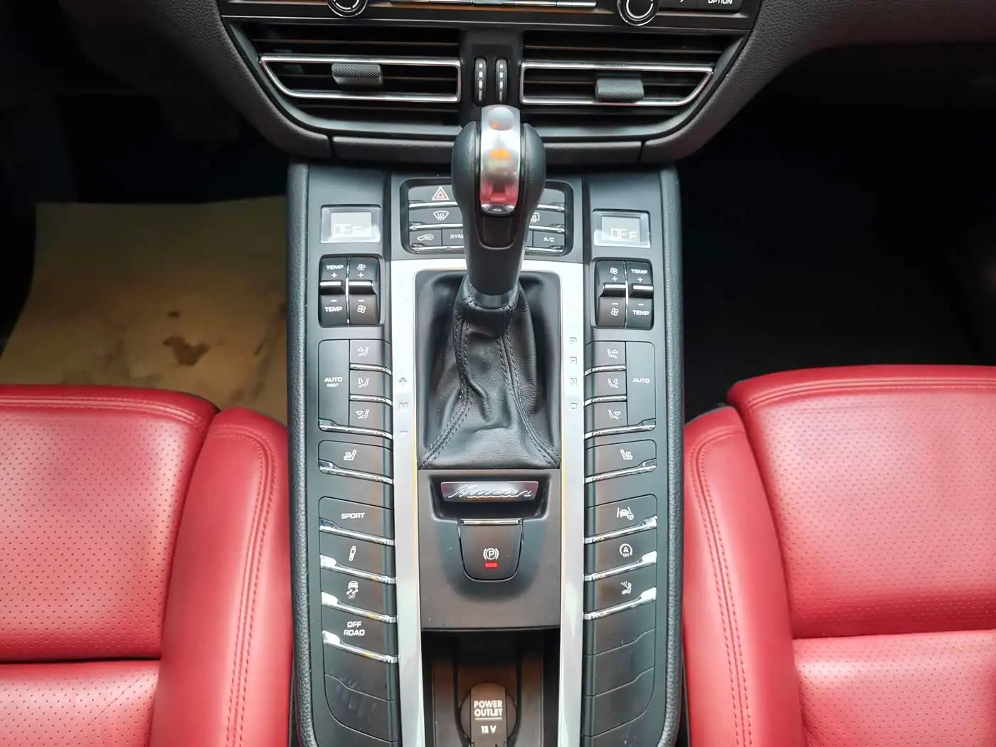 Porsche Macan 2021 — Фото 11/16