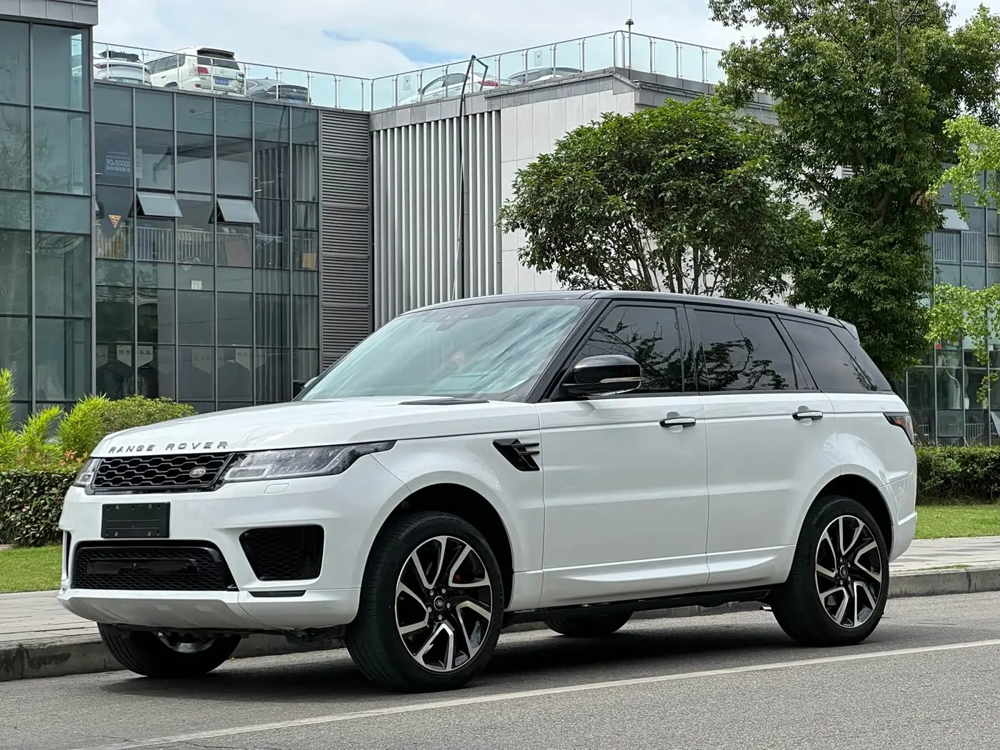 Land Rover Range Rover Sport 2021 — Photo 1/20