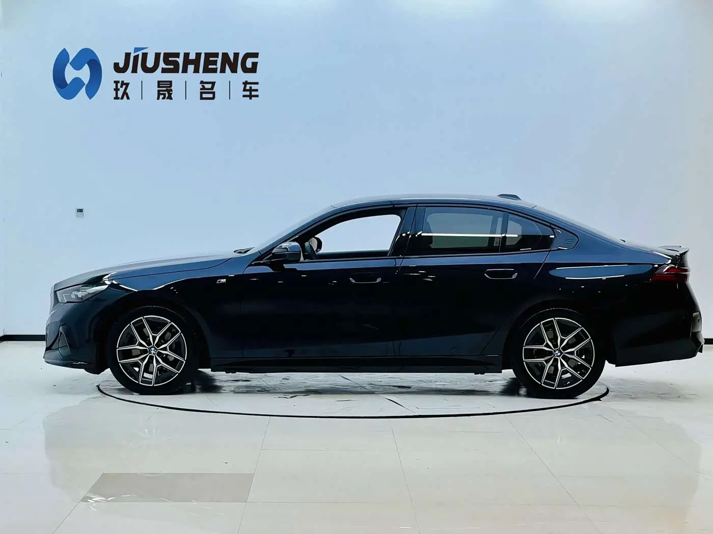BMW 5 Series 2025 — Photo 3/17