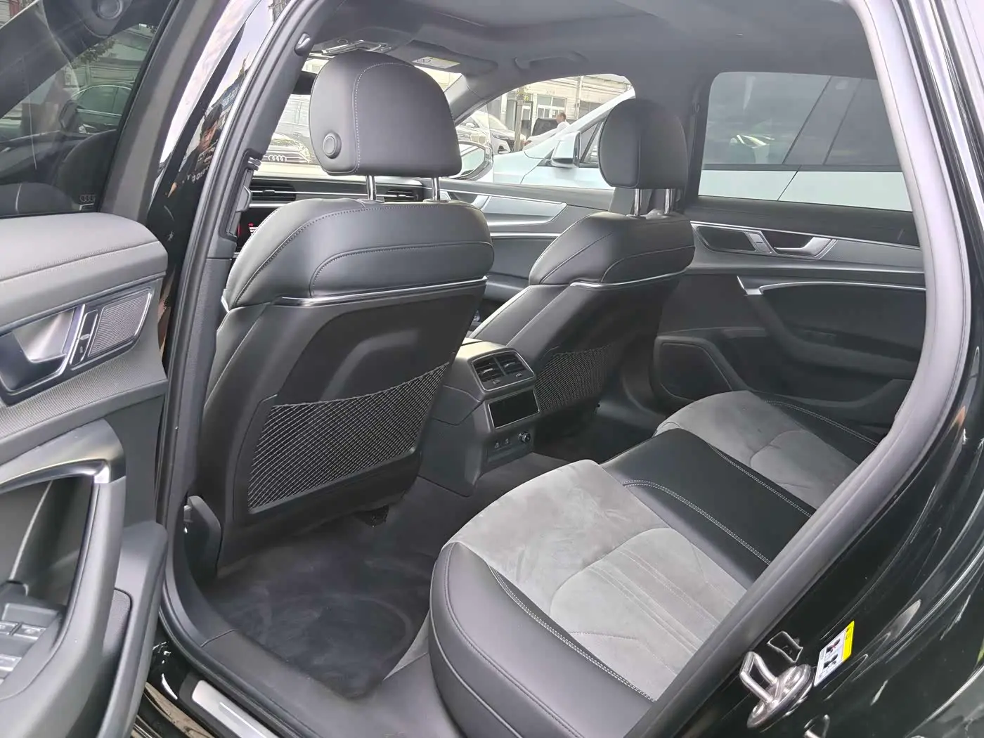 Audi A6L 2025 — Photo 3/13