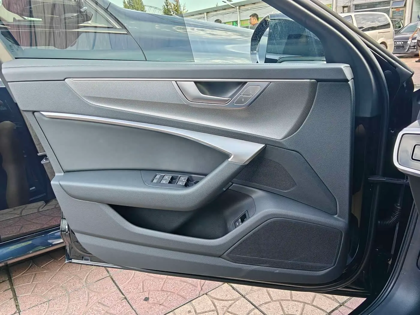Audi A6L 2025 — Photo 9/13