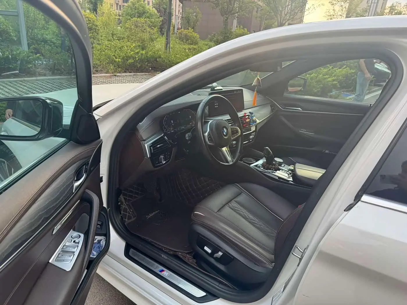 BMW 5 Series 2021 — Photo 4/10