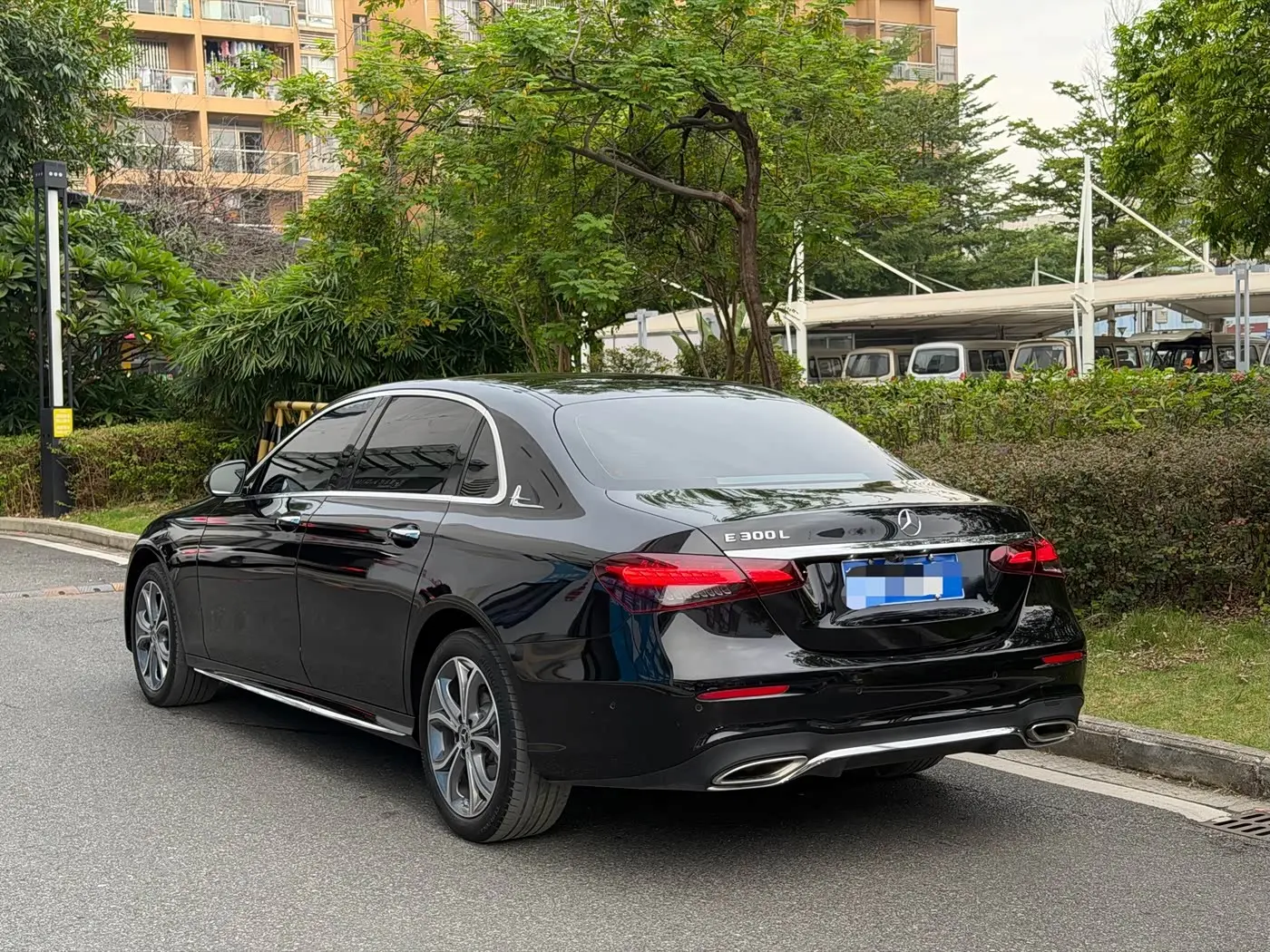 Mercedes-Benz E-Class 2022 — Photo 4/9