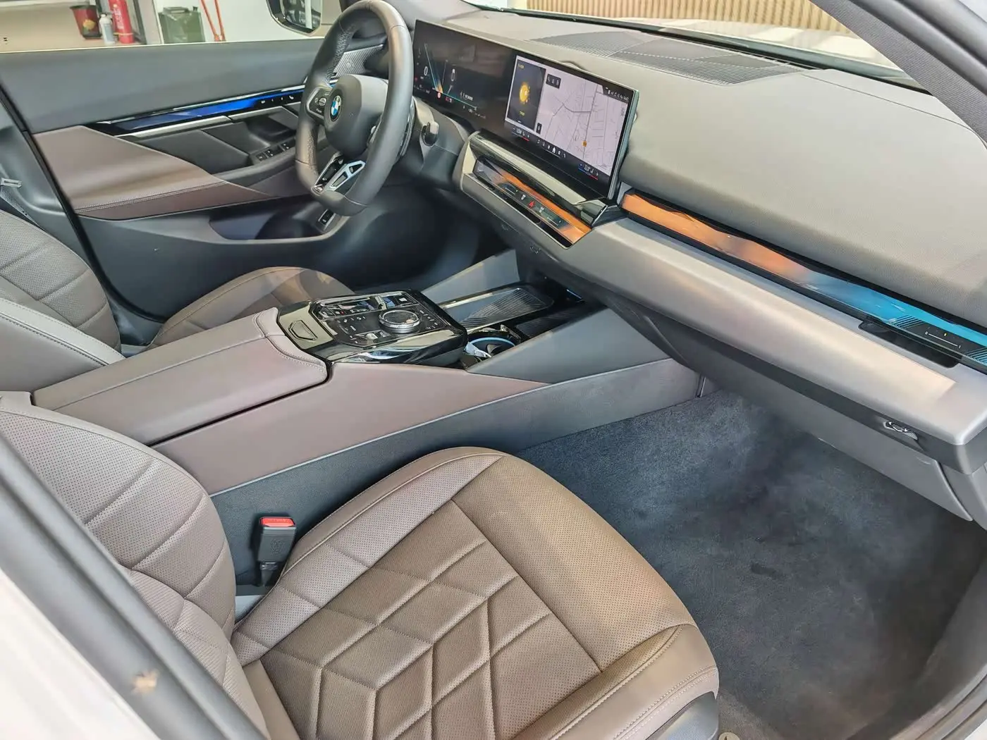 BMW 5 Series 2025 — Photo 18/20