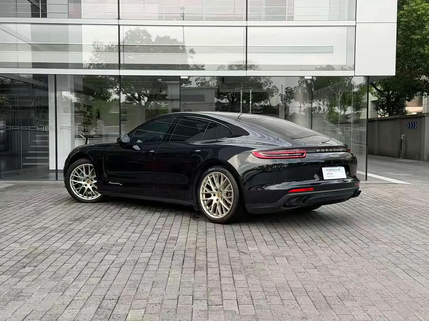 Porsche Panamera 2021 — Фото 3/13