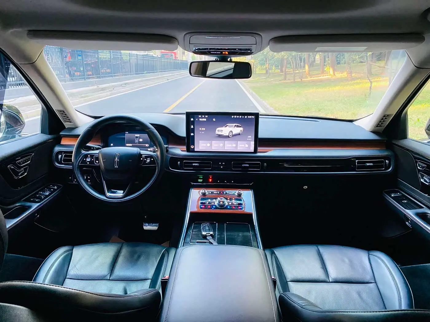Lincoln Aviator 2021 — Photo 6/18