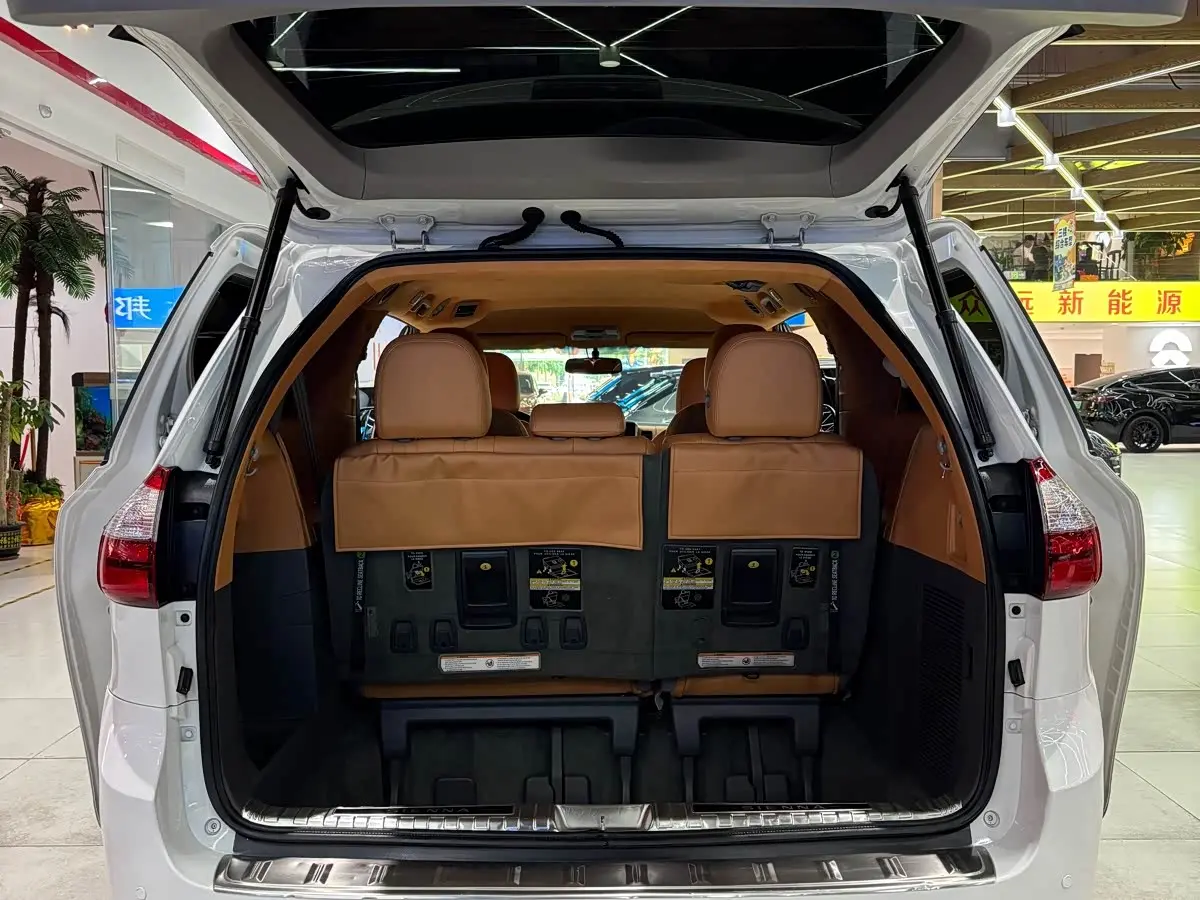 Toyota Sienna 2016 — Photo 12/18