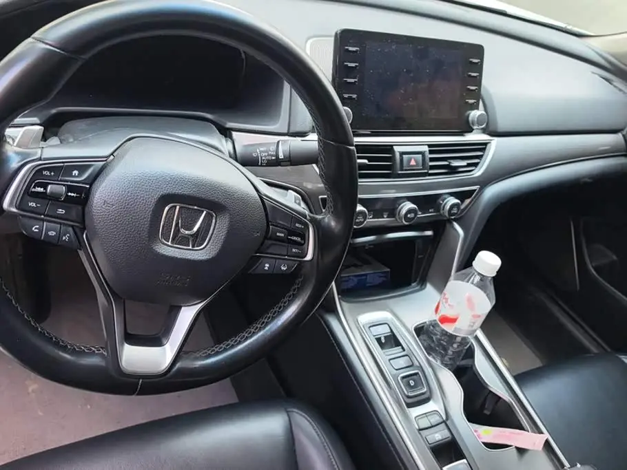 Honda Accord 2020 — Photo 12/16