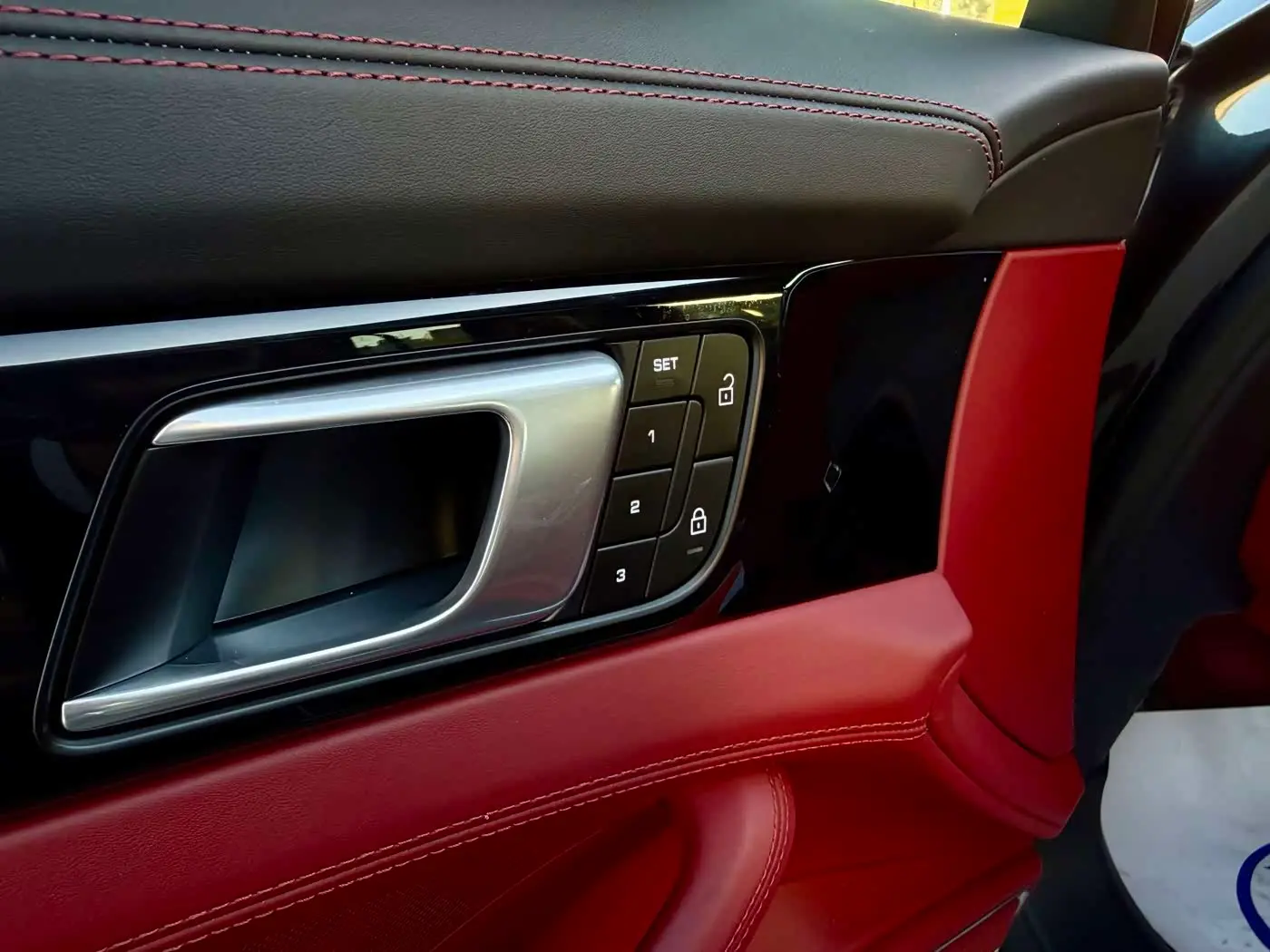 Porsche Panamera New Energy 2022 — Photo 7/15
