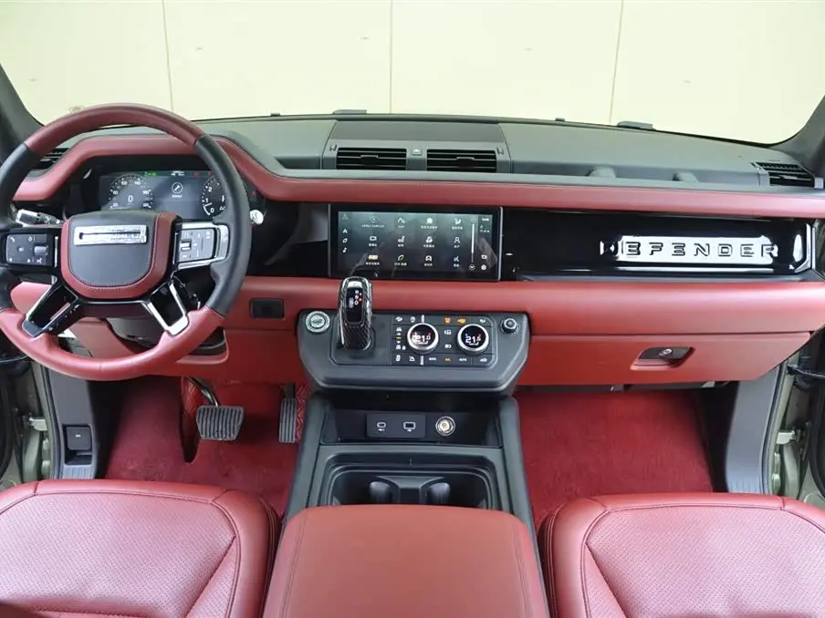 Land Rover Defender 2022 — Photo 6/16