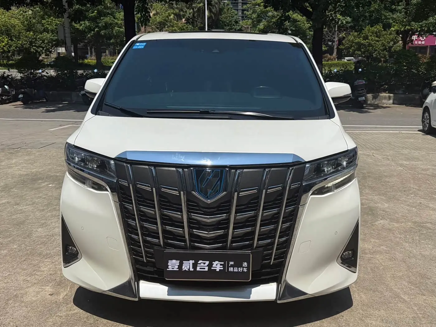 Toyota Alphard 2021 — Photo 1/20