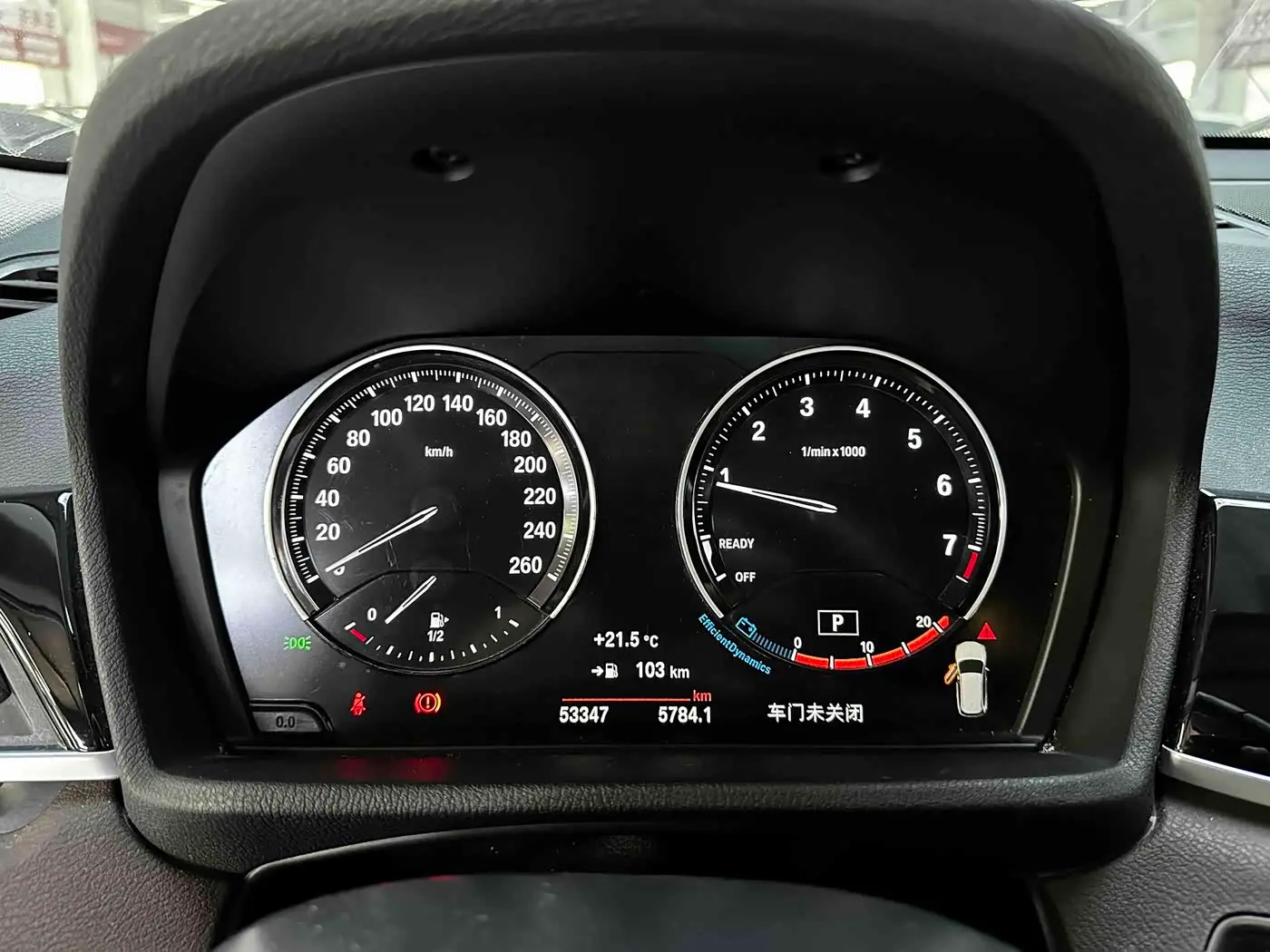 BMW X1 2021 — Photo 8/17