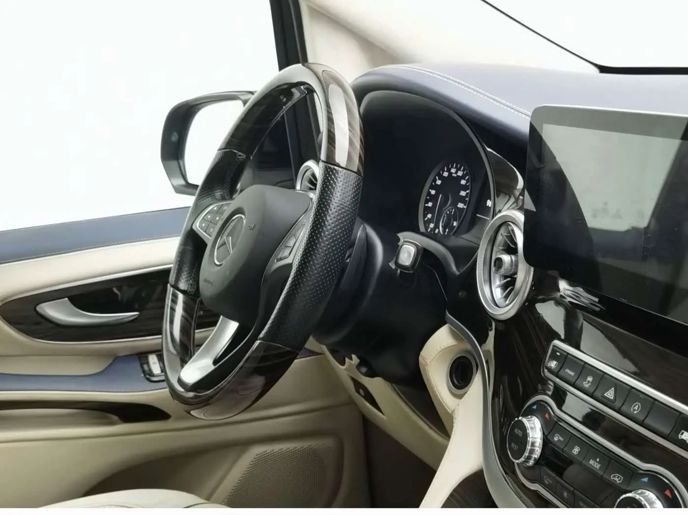 Mercedes-Benz Vito 2021 — Photo 3/20