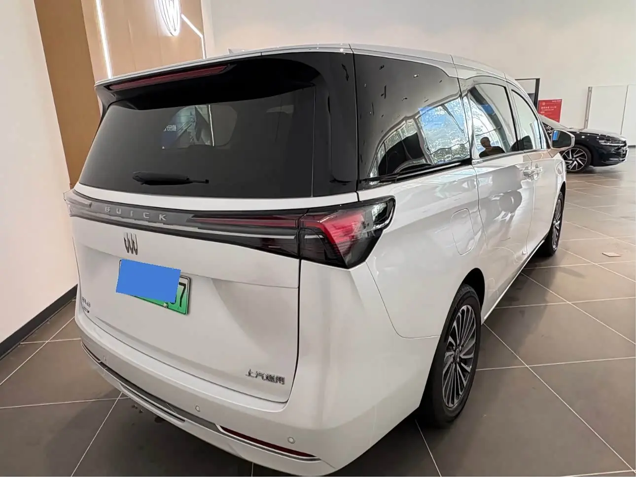 Buick GL8 New Energy 2025 — Photo 3/11