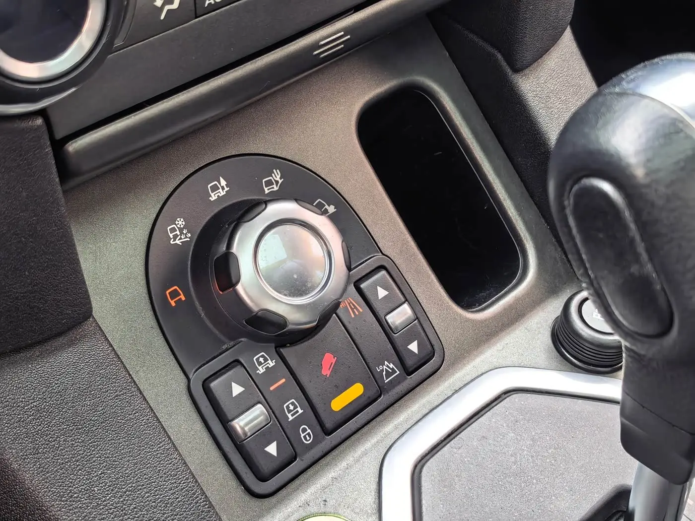 Land Rover Discovery 2012 — Photo 15/19