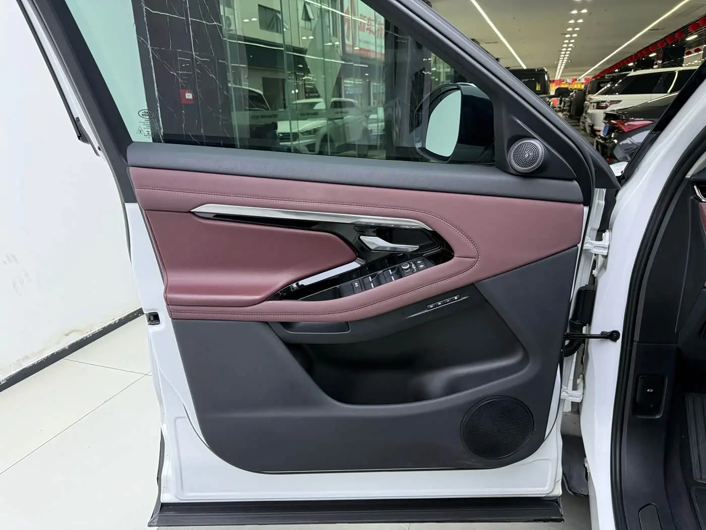 Land Rover Range Rover Evoque 2023 — Фото 14/20