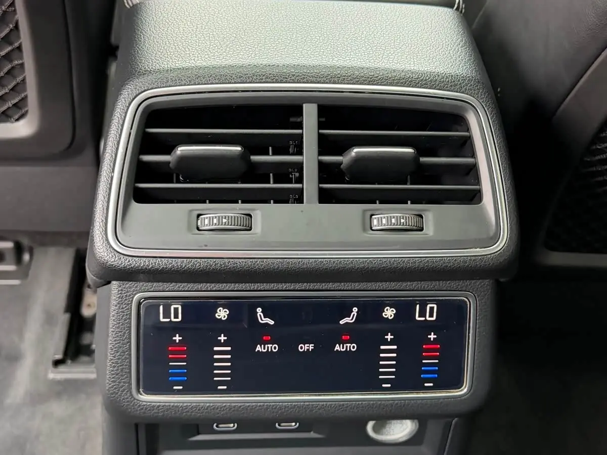 Audi A7L 2024 — Photo 15/15