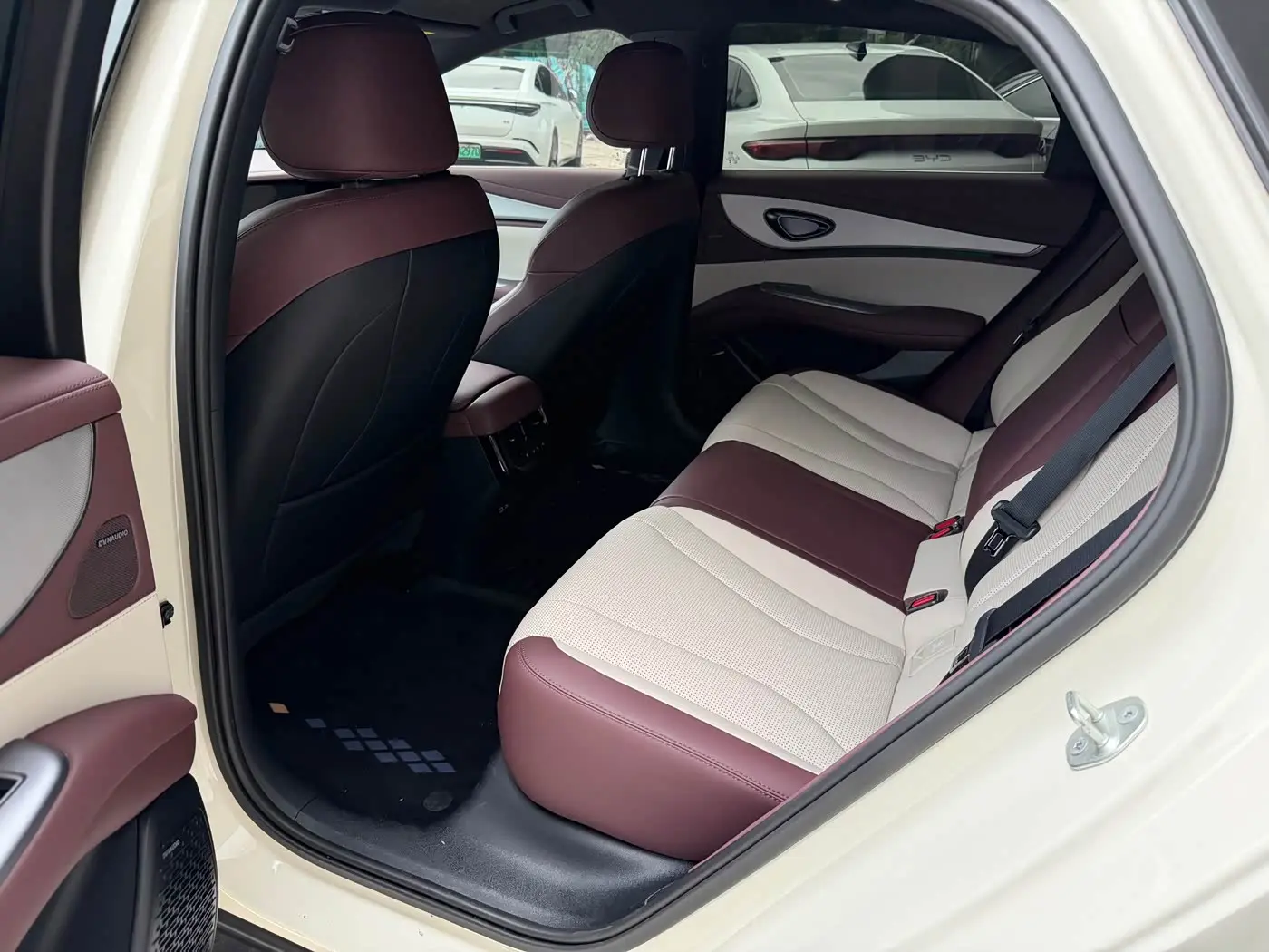 BYD Seal 07 DM-i 2025 — Photo 4/9