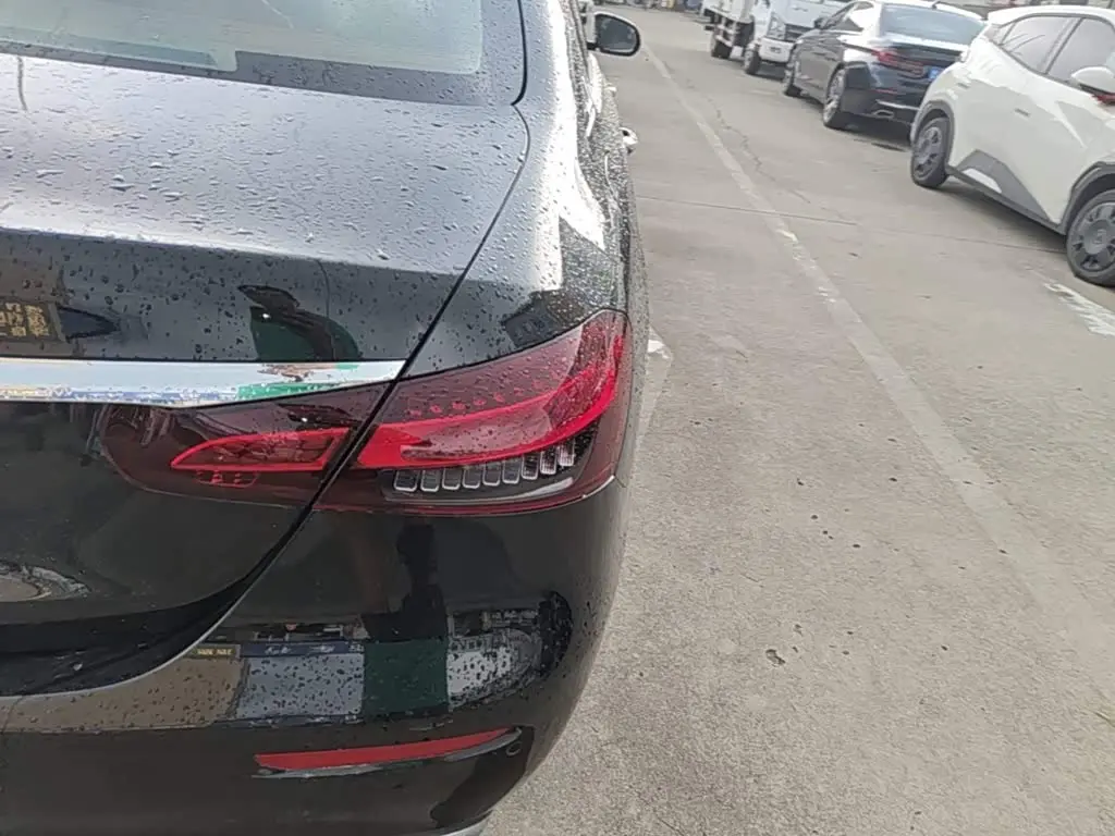 Mercedes-Benz E-Class 2023 — Photo 8/20