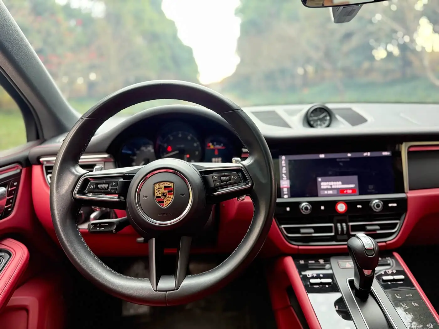 Porsche Macan 2023 — Photo 11/17