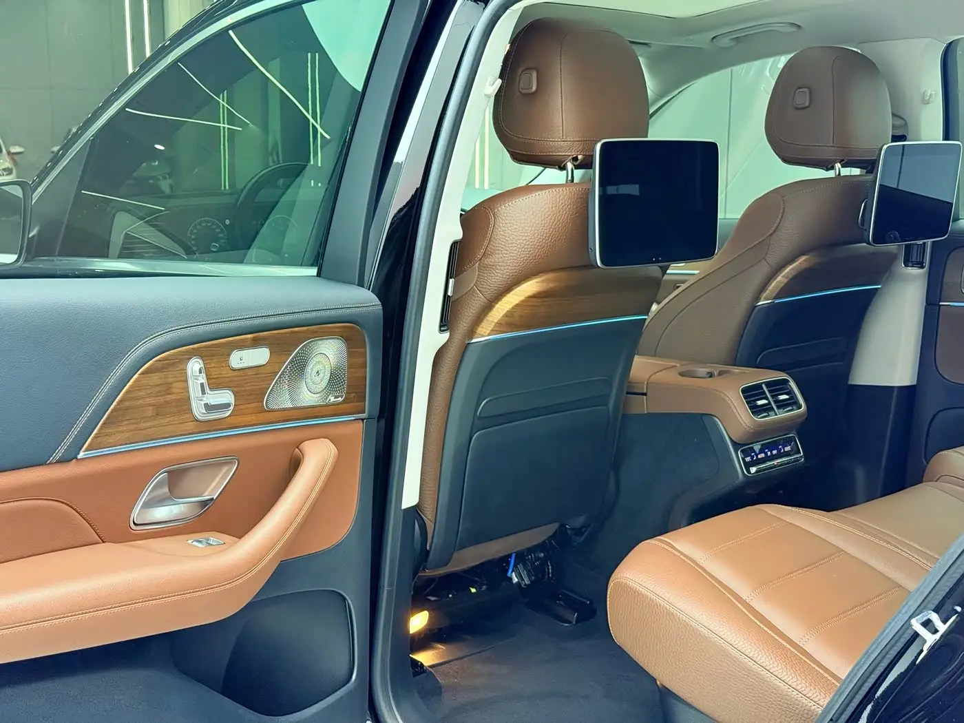 Mercedes-Benz GLS 2024 — Фото 9/20