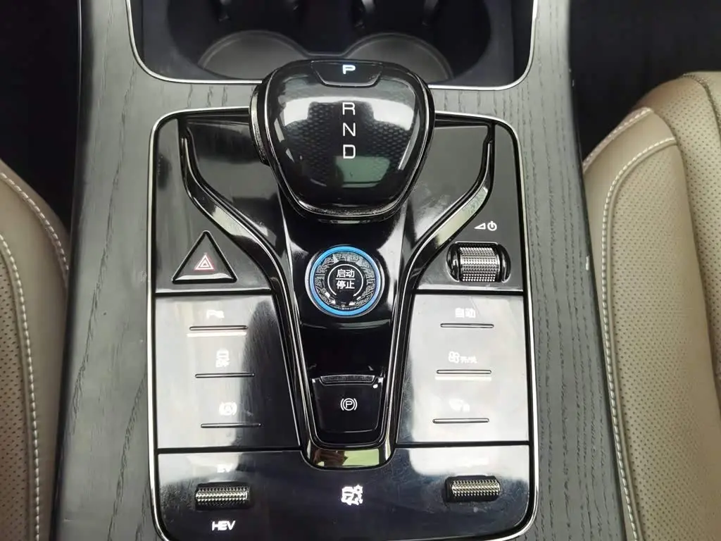 BYD Han 2023 — Photo 13/20