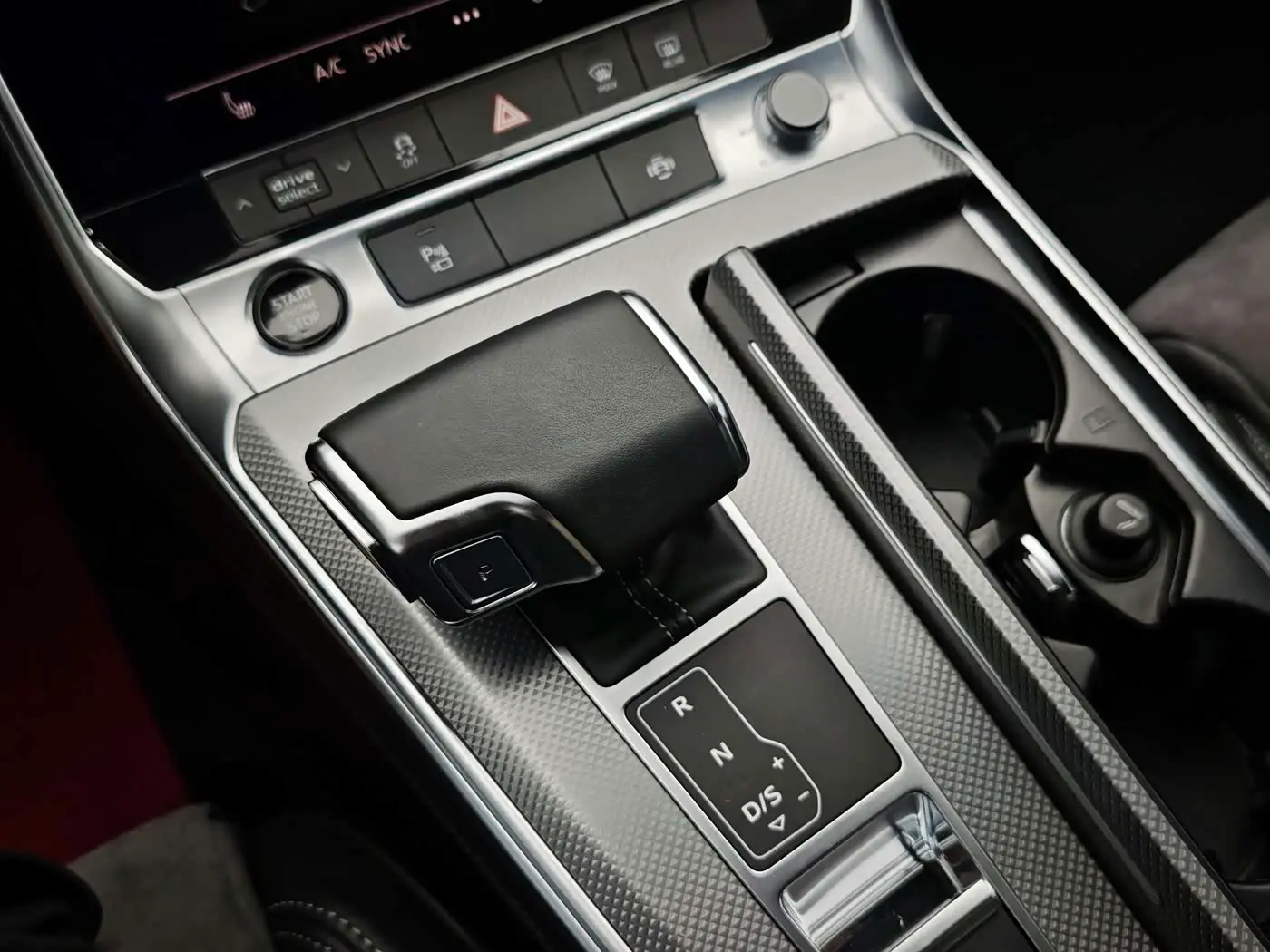 Audi A6L 2021 — ფოტო 12/16