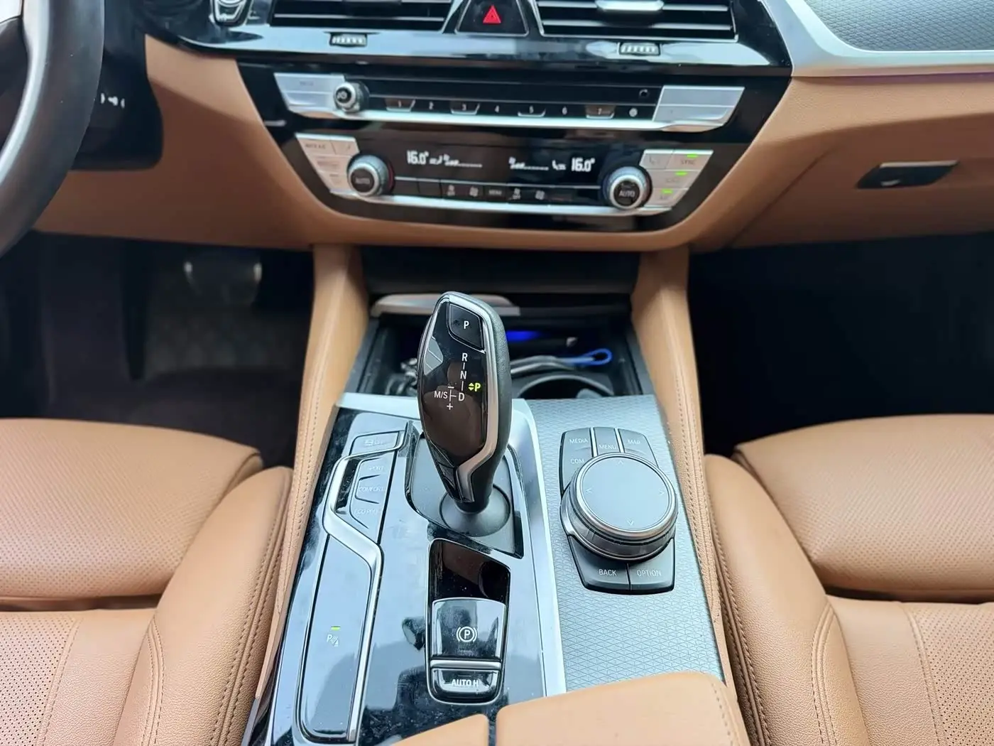 BMW 5 Series 2023 — Фото 12/13