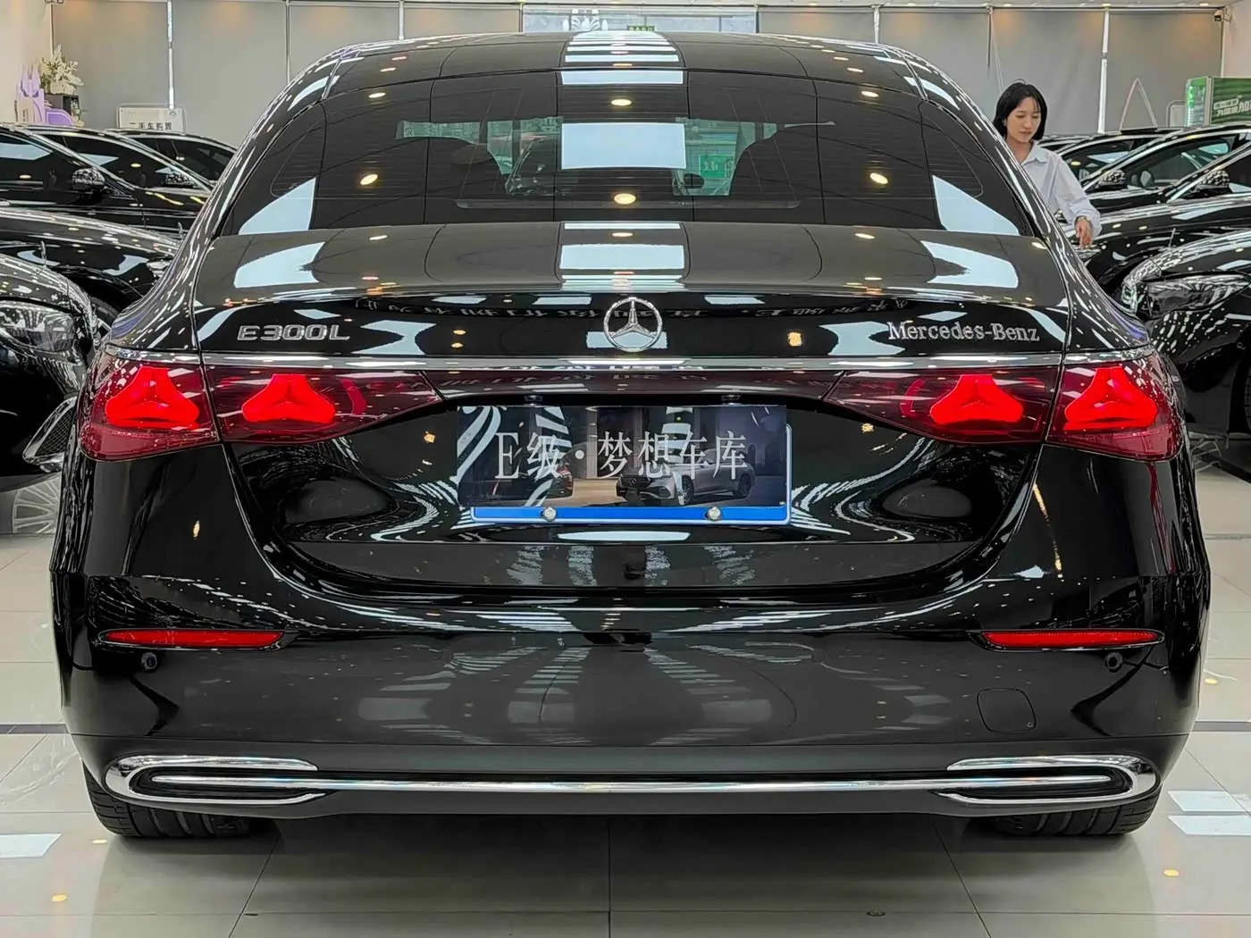 Mercedes-Benz E-Class 2024 — Фото 18/20